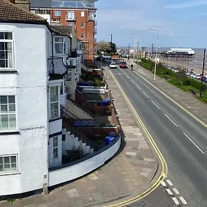 Eastcliffe Penthouse, 2 Beds & Bathrooms With Parking Apartment Cleethorpes